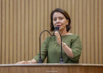 Emília Corrêa destaca creches como prioridade e critica gastos do atual governo com propaganda