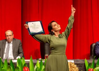 Emília Corrêa é diplomada como primeira prefeita eleita de Aracaju