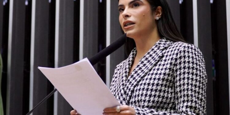 Yandra Moura vota novamente contra recriação do Seguro Obrigatório DPVAT