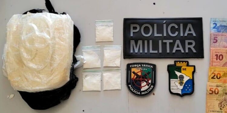 Polícia Militar prende mulher suspeita de tráfico ilícito de drogas em Poço Redondo