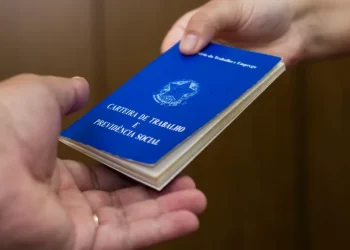 Em 2024, pedidos de demissão voluntária registram recorde histórico no Brasil