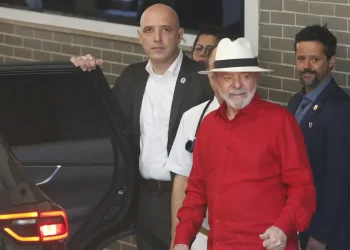 Após liberação médica, Lula volta a Brasília e já pode exercer ‘atividades normais’ de trabalho