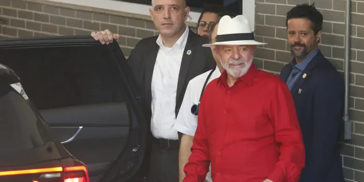 Após liberação médica, Lula volta a Brasília e já pode exercer ‘atividades normais’ de trabalho
