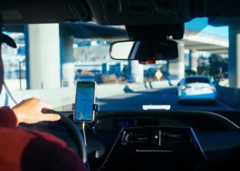 Em audiência pública no STF, Uber descarta vínculo de emprego com motoristas