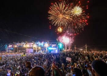 Réveillon 2025: festa movimenta economia, turismo e cultura