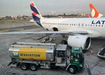 Petrobras aumenta o preço do querosene de aviação em 3%