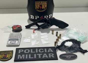 PM prende homem por porte ilegal de arma de fogo e tráfico de drogas na Barra dos Coqueiros