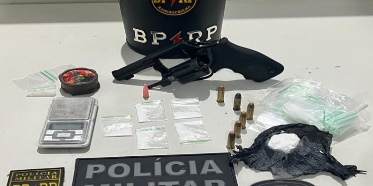 PM prende homem por porte ilegal de arma de fogo e tráfico de drogas na Barra dos Coqueiros