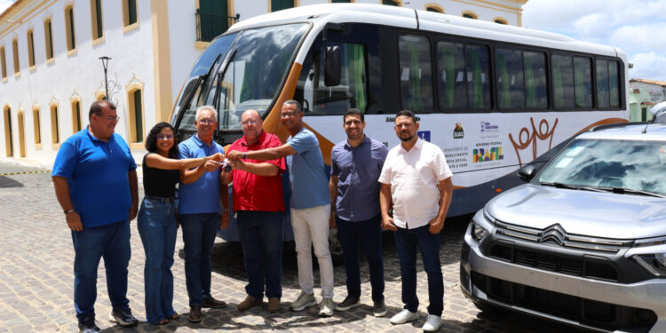 São Cristóvão garante transporte para assistência social com aquisição de novos veículos