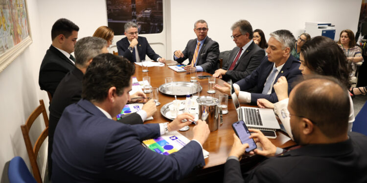 Governador de Sergipe e bancada parlamentar discutem captação de recursos federais para 2025