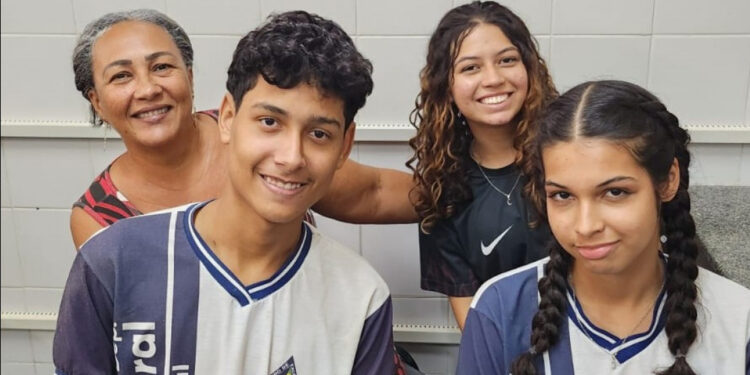 Três escolas da rede estadual se destacam na Olimpíada Nacional em História do Brasil Aberta para Todos