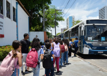 Governo de Sergipe reforça investimento em transporte escolar e segurança para estudantes da rede estadual