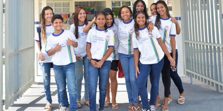 Centro de Excelência Coronel Francisco de Souza Porto celebra novas salas climatizadas e quadra poliesportiva