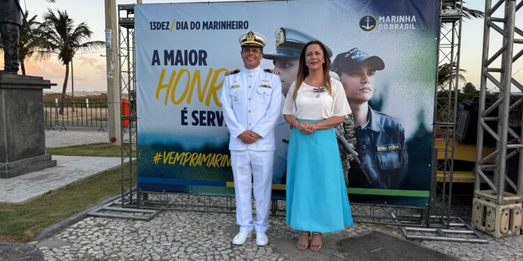 Homenagem: Delegada Katarina recebe medalha “Amigo da Marinha”