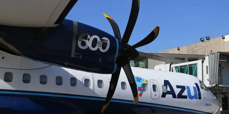Azul interrompe operações em 12 cidades por alta de custos; veja lista