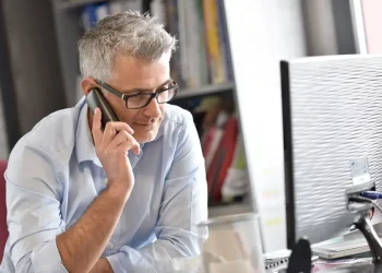 Brasileiros recebem mais de 1 bilhão de ligações indesejadas por mês, diz Anatel