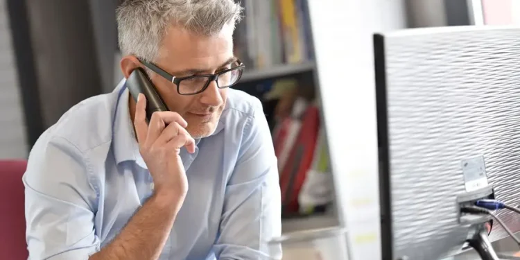 Brasileiros recebem mais de 1 bilhão de ligações indesejadas por mês, diz Anatel