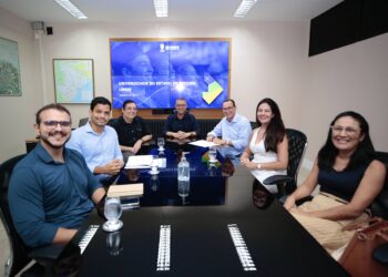 Governo autoriza formação de comissão para concursos públicos da Educação e inicia tratativas da Universidade Estadual