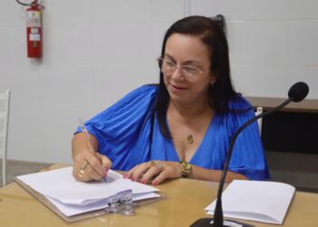 Prefeita Jeane paga incentivo financeiro aos ACS e ACE em Aparecida
