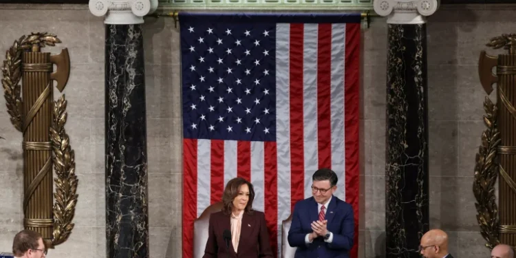 Congresso dos EUA certifica vitória eleitoral de Donald Trump à Casa Branca; posse ocorre em 20 de janeiro