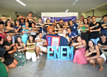 Estudantes da rede pública estadual comemoram aprovação nas universidades federais em todo o país