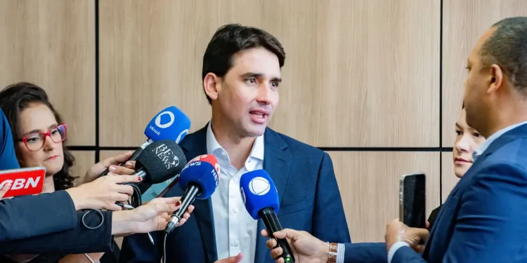 Ministro diz que fusão entre Azul e Gol pode reduzir preço de passagem