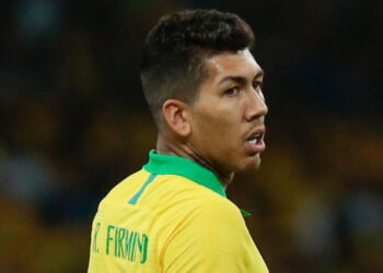 Al-Ahli aceita liberar Roberto Firmino ao Flamengo e pede R$ 45 milhões