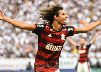Willian Arão, ex-Flamengo, está de volta ao Brasil em negociação de R$ 12 milhões para jogar no Santos