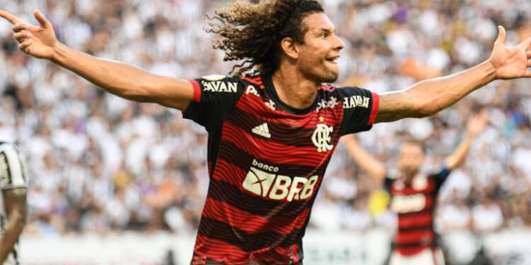 Willian Arão, ex-Flamengo, está de volta ao Brasil em negociação de R$ 12 milhões para jogar no Santos