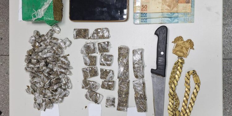 Polícia Civil prende dupla por tráfico de drogas em Malhada dos Bois