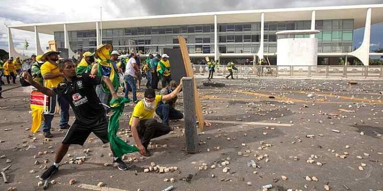 8 de Janeiro: até o momento, STF já condenou 371 pessoas por ataques e há 485 apurações em andamento