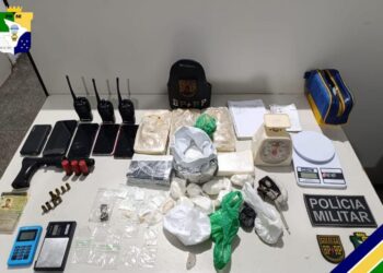 PM prende dois homens por porte ilegal de arma de fogo e tráfico ilícito de drogas em São Cristóvão