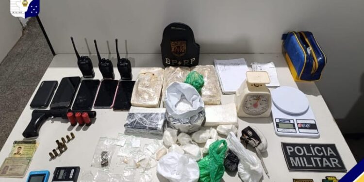 PM prende dois homens por porte ilegal de arma de fogo e tráfico ilícito de drogas em São Cristóvão