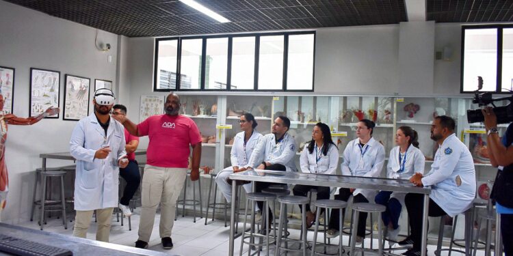 Universidade promove capacitação de docentes para integração do metaverso no ensino