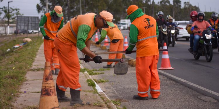 Prefeitura de Socorro realiza mutirão de limpeza no município
