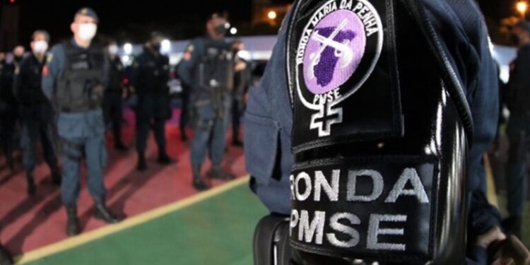 Policiais militares prendem homem por violência doméstica em Aracaju