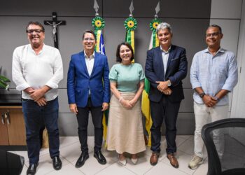 Samuel Carvalho participa de reunião sobre transporte coletivo com prefeitos da Grande Aracaju 