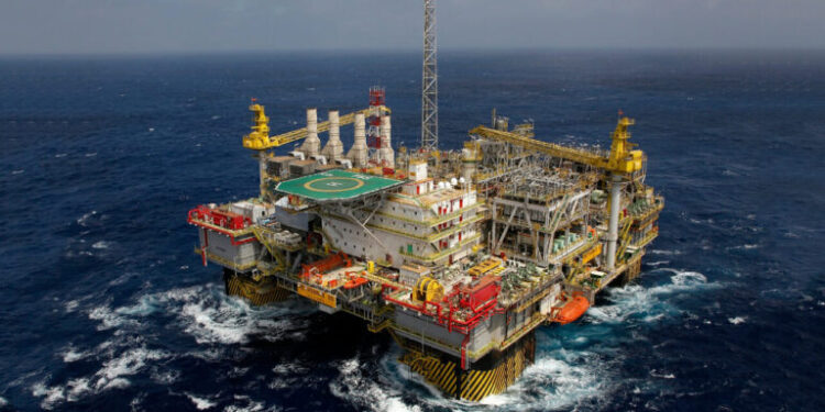 Produção de petróleo no Brasil deve crescer 6% em 2025, estima IBP