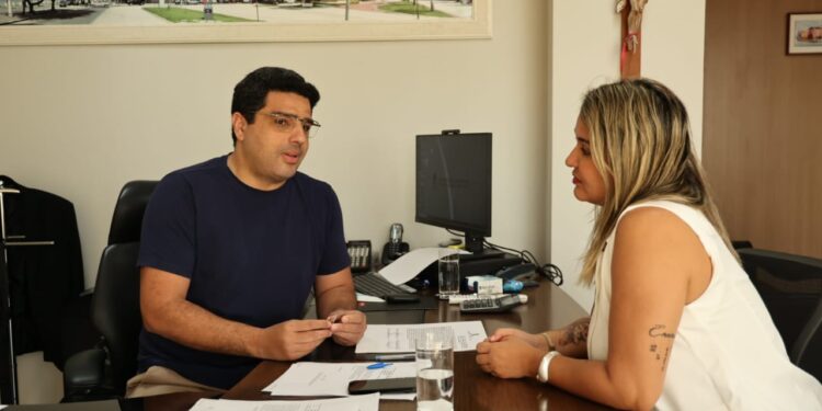 Presidente Jeferson Andrade recebe a deputada Kitty na Alese