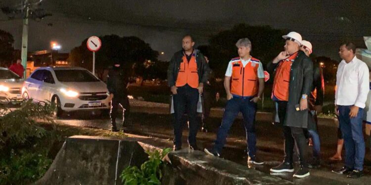 Prefeito Samuel vistoria áreas de risco atingidas pelas fortes chuvas em Socorro