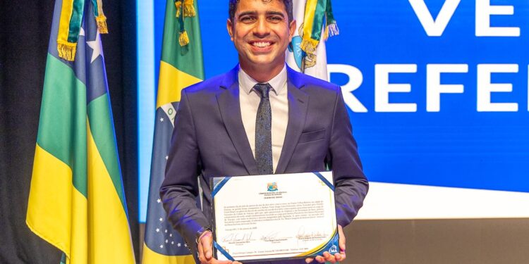 Pastor Diego é empossado vereador de Aracaju e assume vice-presidência da Câmara Municipal