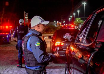 Polícia Militar autua dois condutores por consumo de álcool e condução de veículos durante Operação Lei Seca em Aracaju e Nossa Senhora do Socorro