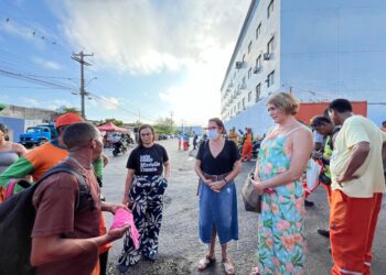 Linda Brasil e  Sonia Meire prestam solidariedade a trabalhadores da Torre