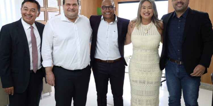 Solenidade marca retorno de Kitty Lima à Alese