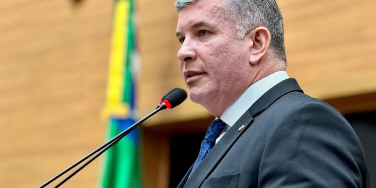 Cristiano propõe reinserção de dependentes químicos ao mercado de trabalho
