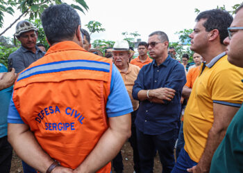 Fábio Mitidieri visita áreas afetadas pela chuva no interior e prega união por Sergipe
