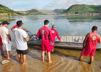 Bombeiros resgatam corpo de homem que se afogou no rio São Francisco