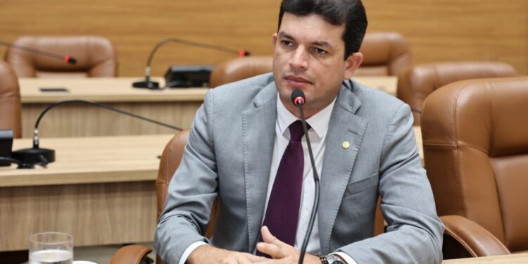 Deputado Paulo Júnior considera erro cancelar licitação de transporte sem discutir com Consórcio