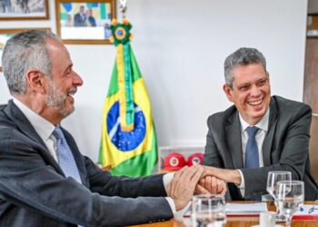 Ministro Márcio Macêdo e presidente da COP 30 iniciam discussão sobre a participação social na conferência