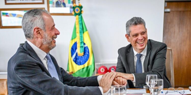 Ministro Márcio Macêdo e presidente da COP 30 iniciam discussão sobre a participação social na conferência